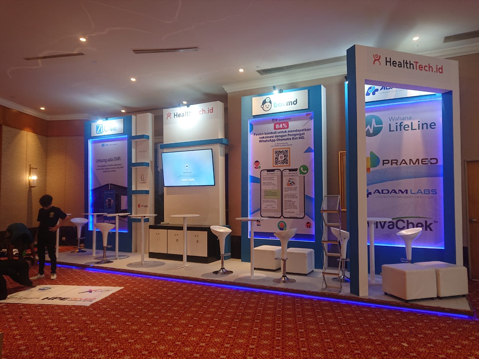 Desain Booth Pameran Minimalis